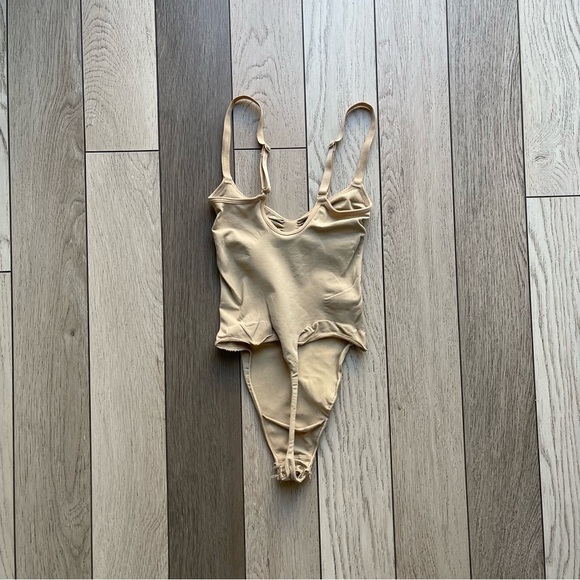 SKIMS Thong Bodysuit - Picture 2 of 7